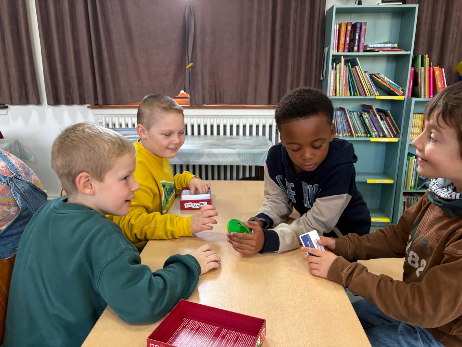 Sinterklaas op bezoek bij 3A en 3B